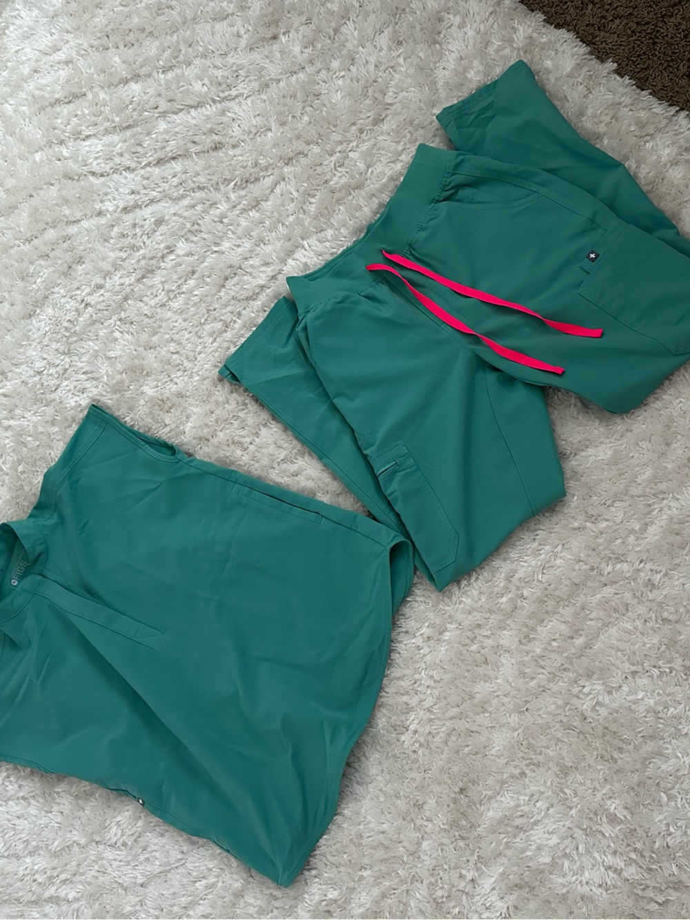 Figs XXS Rafaela scrub top and XS Yola High Waist Skinny scrub pants